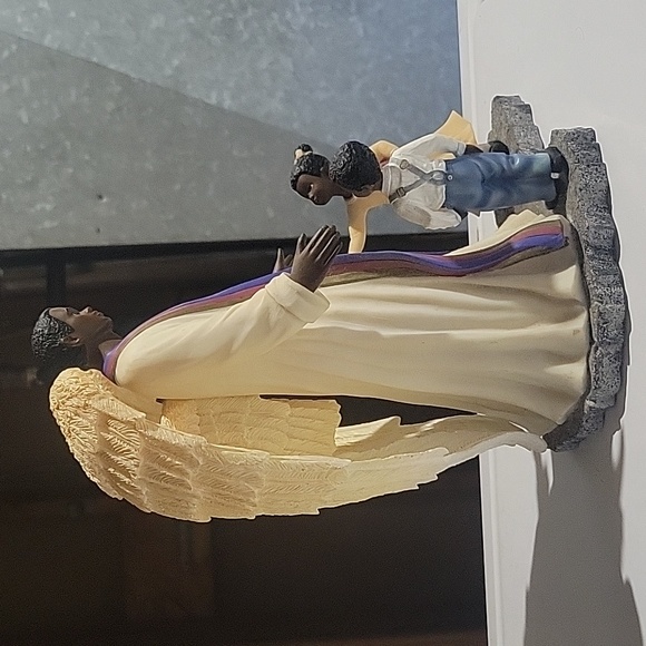 Angel Figurine - Picture 2 of 4